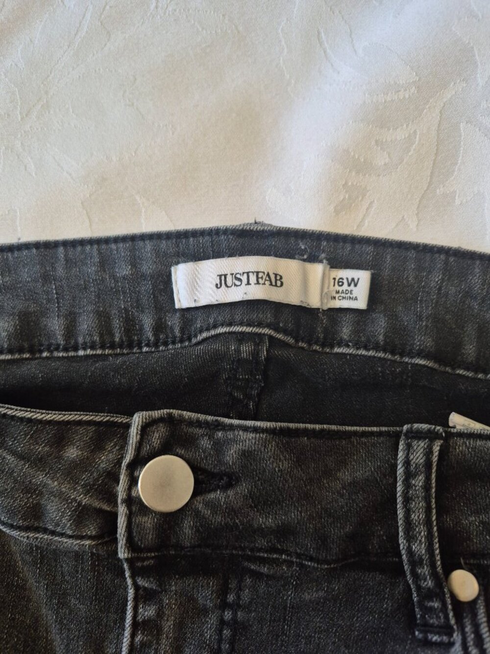 Cropped Jeans - Picture 3 of 9